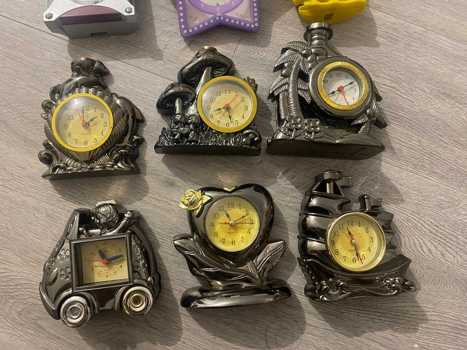 Colectie 12 ceasuri de masa retro, desteptatoare, quartz, cu alarma