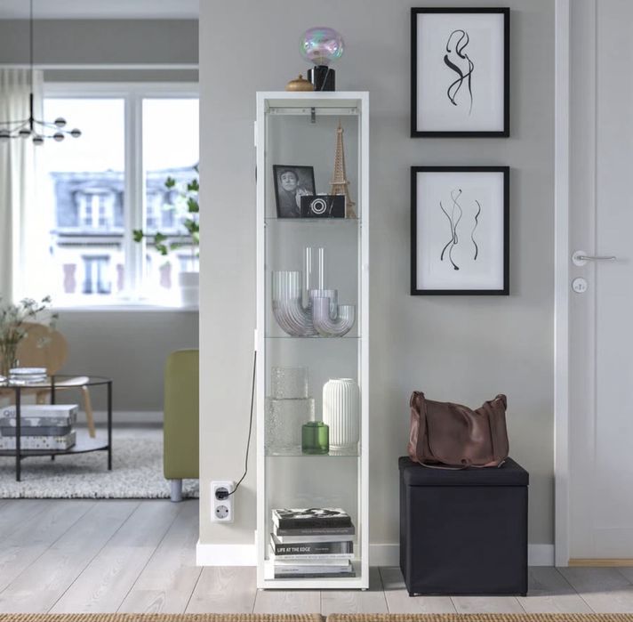 Бяла Стъклена Витрина от IKEA