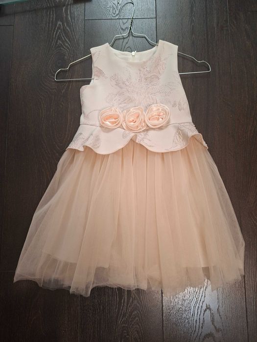 Официална.  рокля