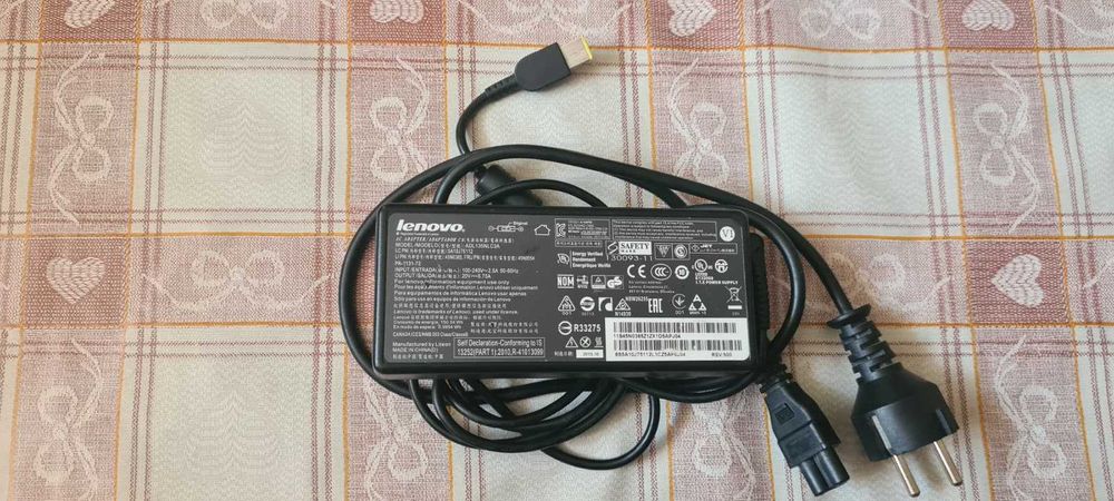 Incarcator pentru laptop Lenovo 135W,mufa USB,20V cu 6,75A,stare buna