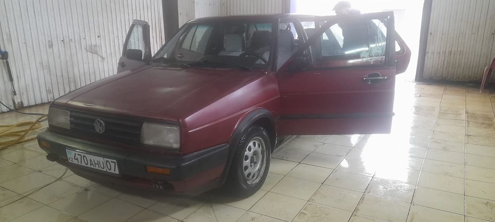 Машина Jetta 1990