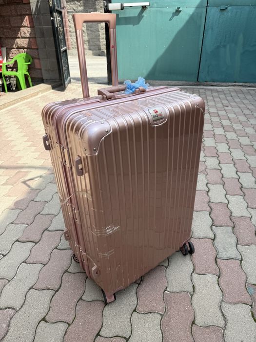 Продам чемоданы