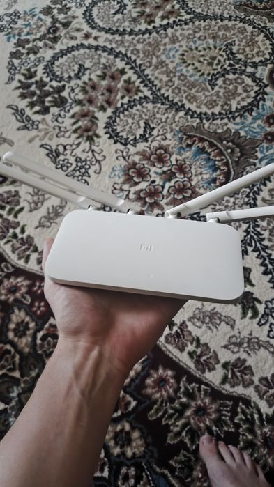 Продаю срочно роутер MI 4C
