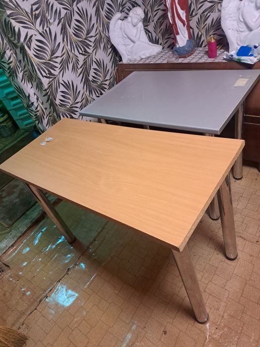 2 mese noi bucatarie 1de 4 persoane si una  3 persoane  350ron bucata