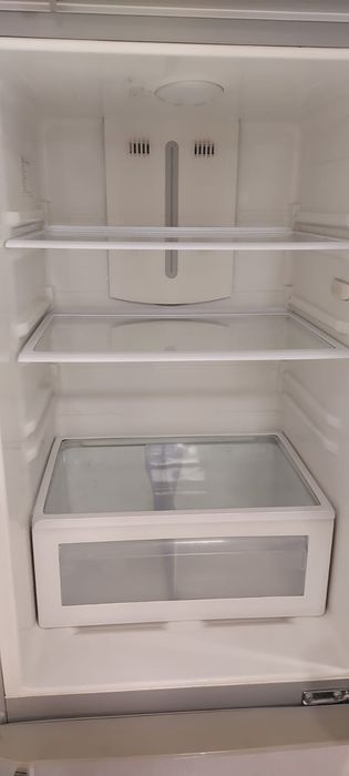 Продам Холодильник 2 камерный Самсунг..