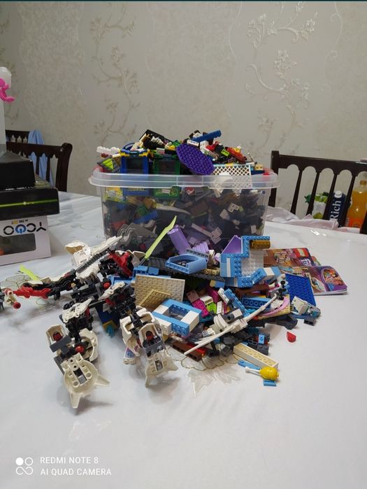 6 кг деталей от Лего.