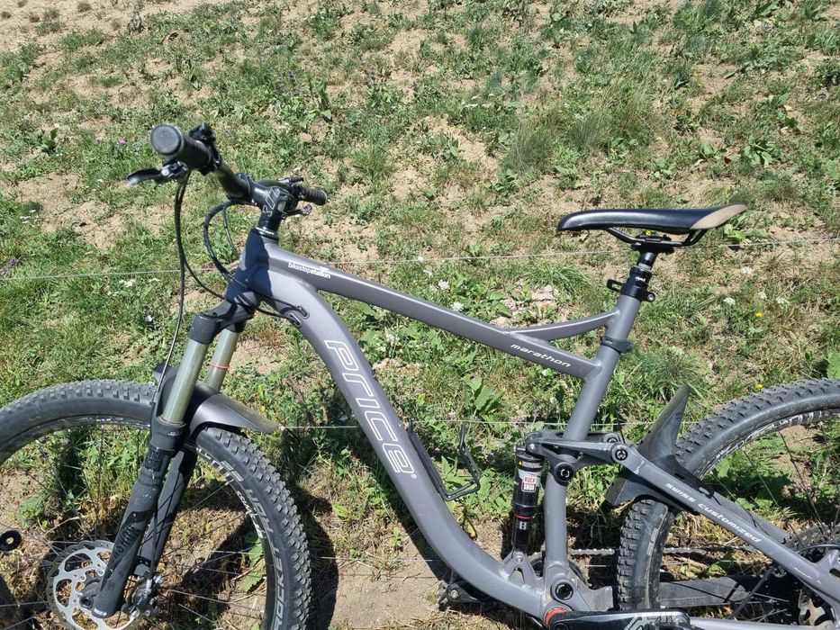 Vand bicicleta  full suspension .
[24.08, 21:50] Estera