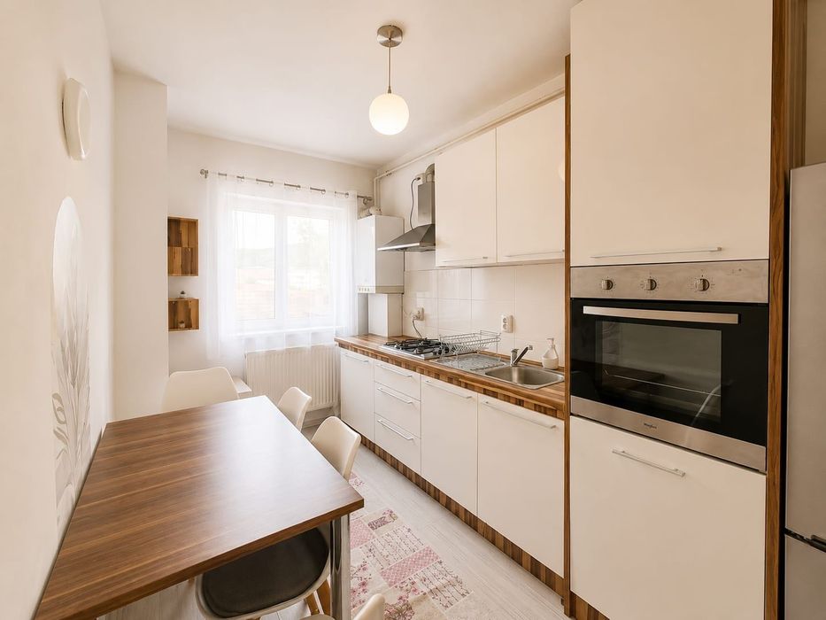 Închiriez apartament