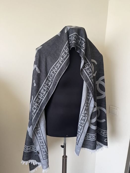 Eșarfa (șal) Chanel , impecabil , cașmir și mătase