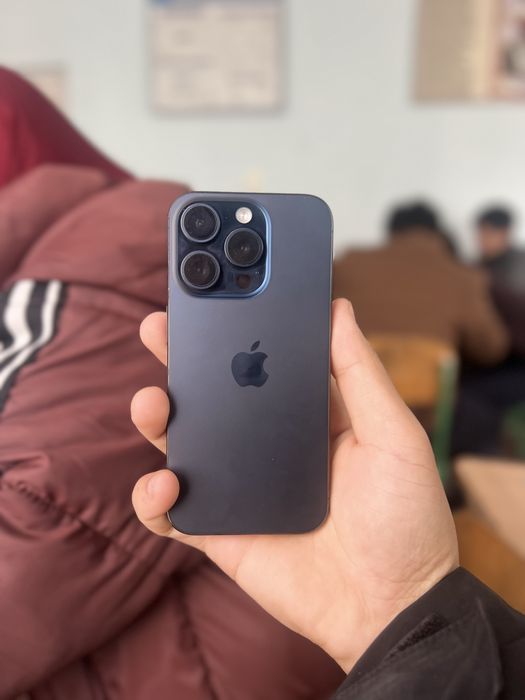 Iphone 15 pro 128 89%.