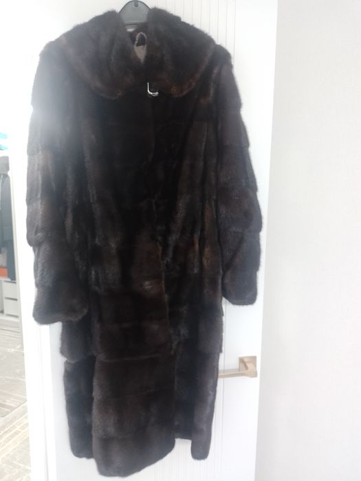 Норковая натуральная шуба, в хорошем состоянии с родным чехлом.