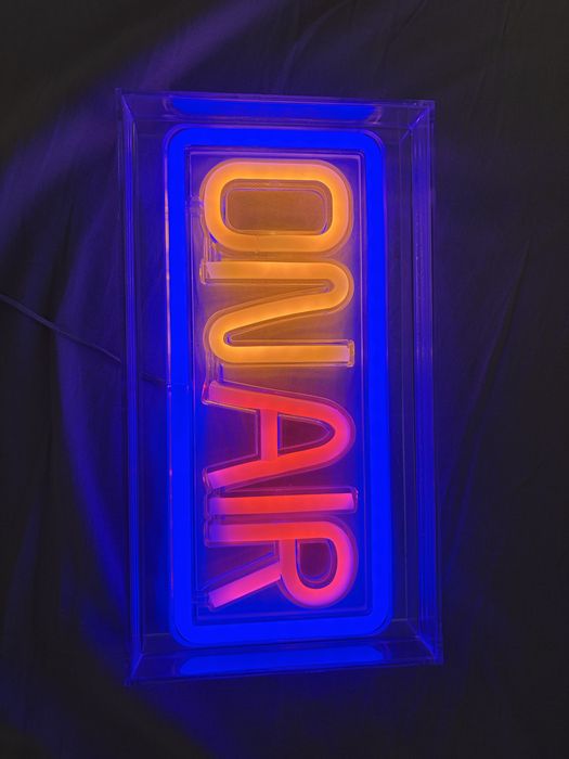 On air semn luminos