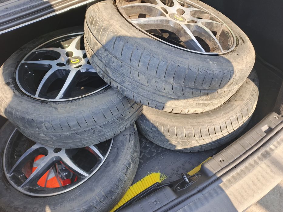 Продам летнюю резину с дисками