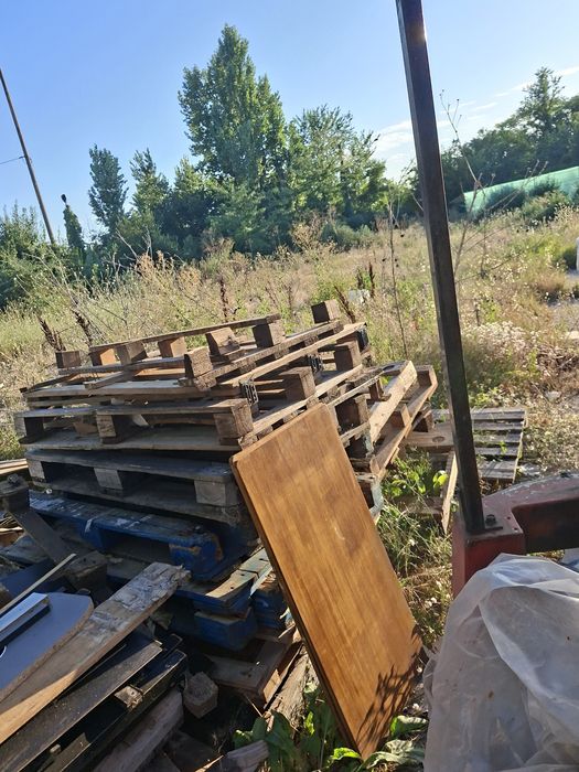 Vând paleti non euro si euro