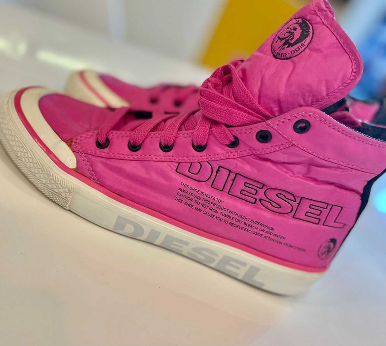 Намалени Diesel, оригинални спортни обувки с лого, размер 39.