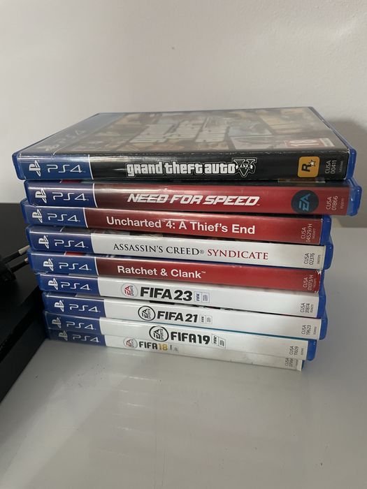 Consolă PS4 Slim + 4 Controlere + 9 Jocuri Top
