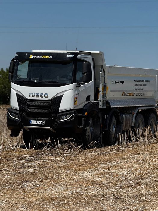 Închiriez Buldoexcavator,Camioane 8x4
