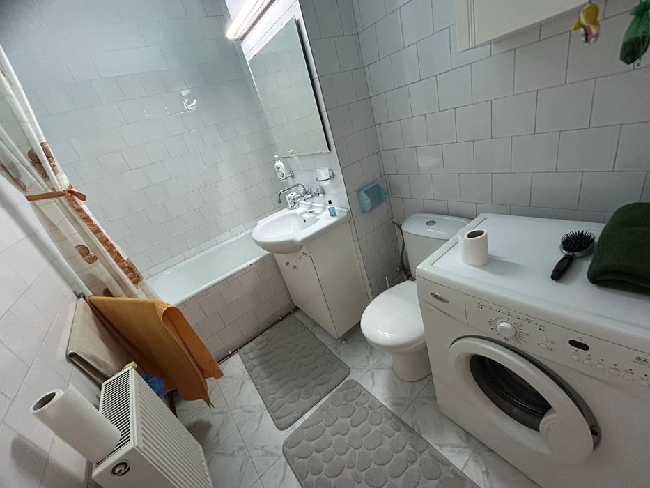 Închiriez apartament 2 camere semidecomandat