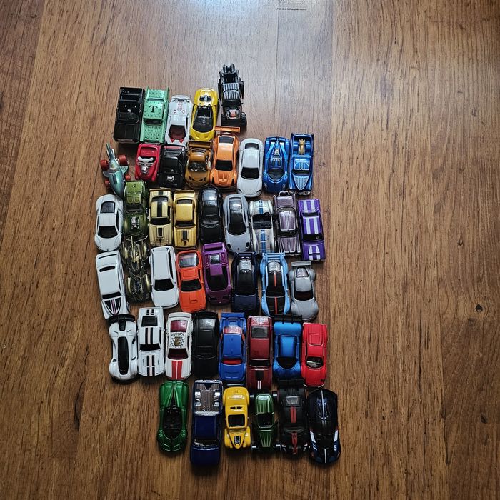 Hot Wheels и Matchbox колищки.