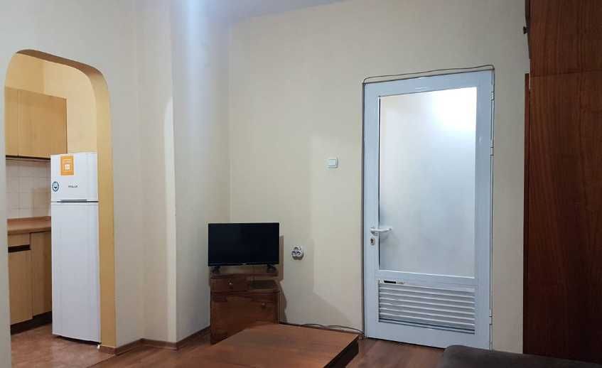 Дава се под наем Двустаен апартамент в Бургас, Център - 55 кв.м за 175 € - Снимка #1