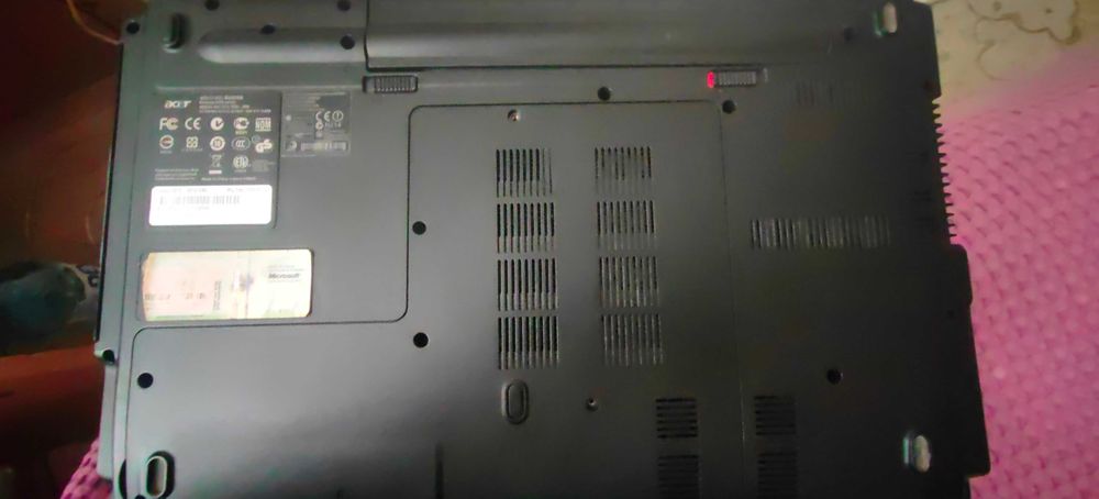 Евтин лаптоп Acer