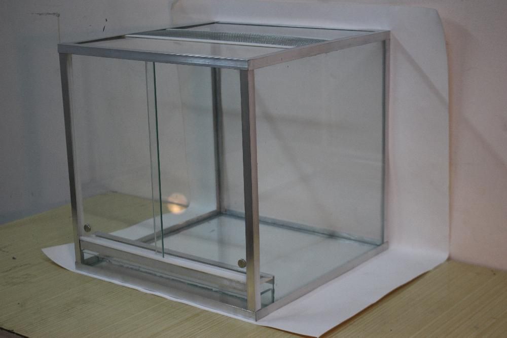 террариум для пауков,улиток и насекомых