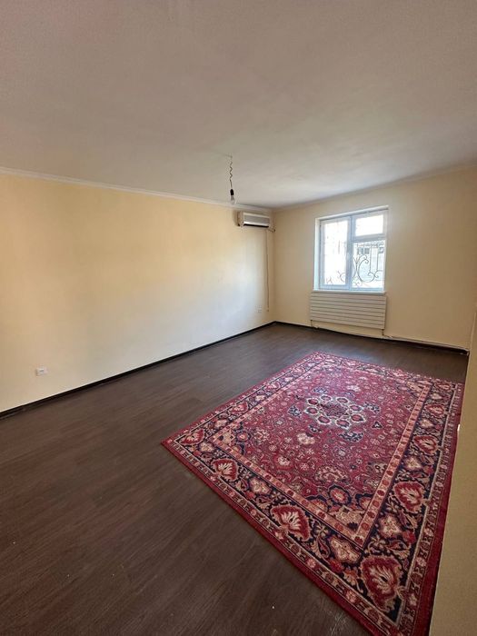 Уртачирчик тумани "Food city " якинида 2 этажли коттедж сотилади