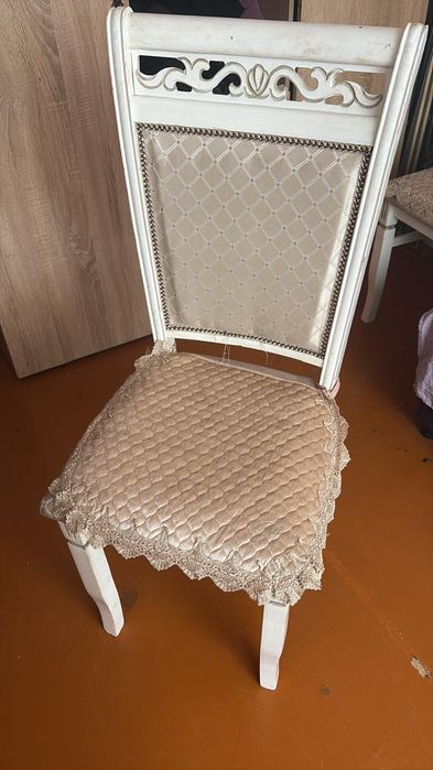 Продам стулья дерево белый красивый