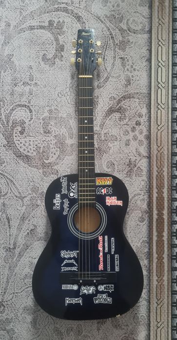 Акустическая гитара