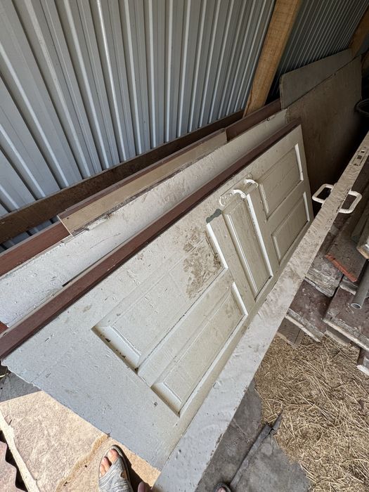 Двери из дерево.