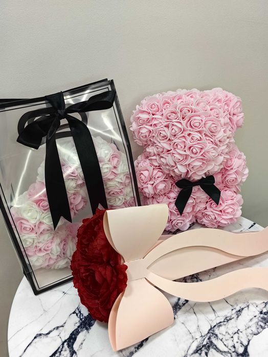 Букет, Сърце и мече