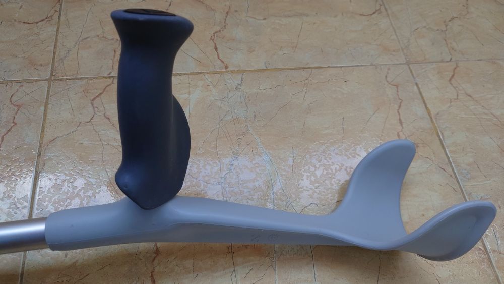 Патерица и за ЗИМНИ  условия  SWEEICO made in SWEDEN  . Бастун  универ