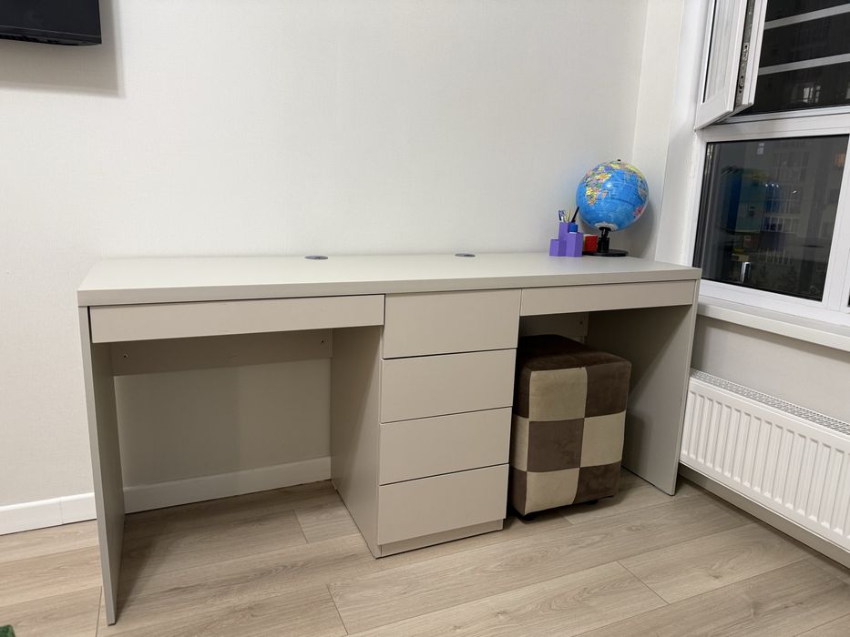 новый стол для школьников