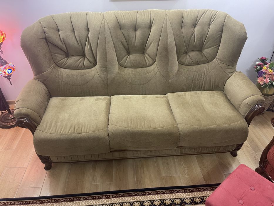 Красив триместен диван