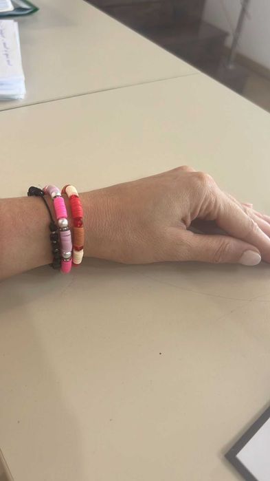 Bratari handmade vesele si colorate!