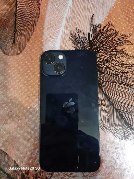 Телефон Iphone 13