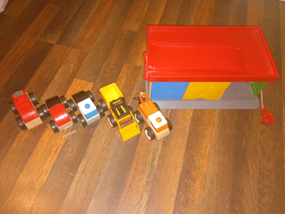 Garaj Ikea cu masinute