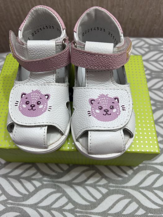 Детские босоножки