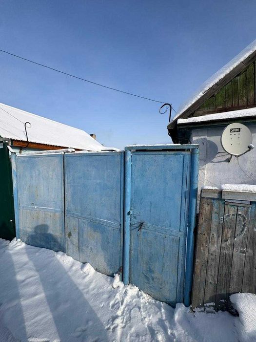 Продаётся двухкомнатный дом. ул. Карманова 22А