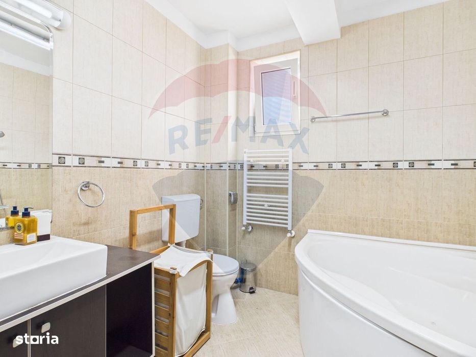 De inchiriat apartament 4 camere | Curte 127 mp | Foisor & parcare
