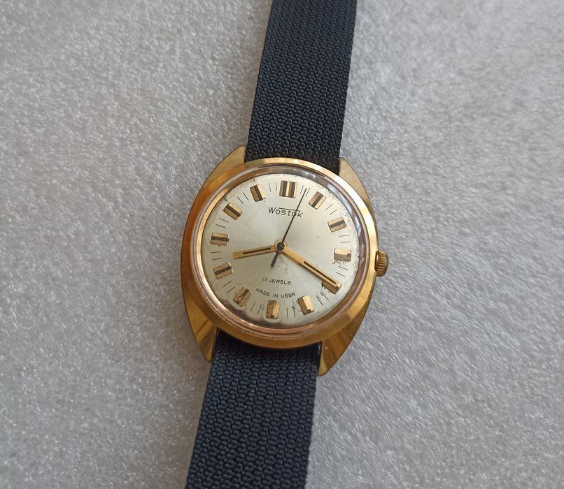 Продам часы Восток, наручные, мужские, СССР, советские, механические.