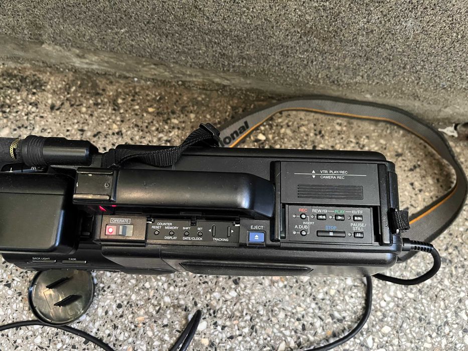 VHS видеокамера National M7