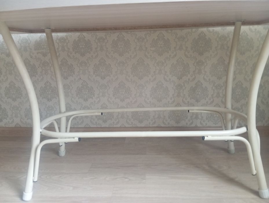 Кухенный стол авальный