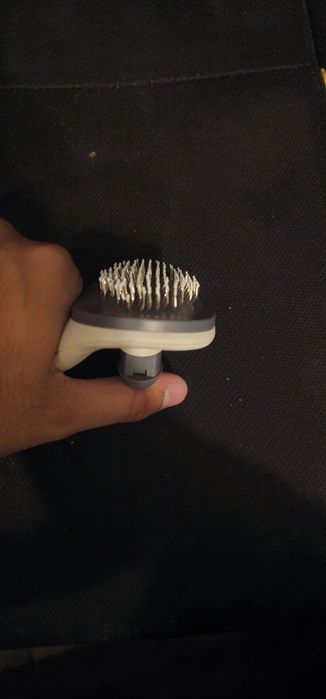 Четка за лесно събиране на косми от домашни любимци