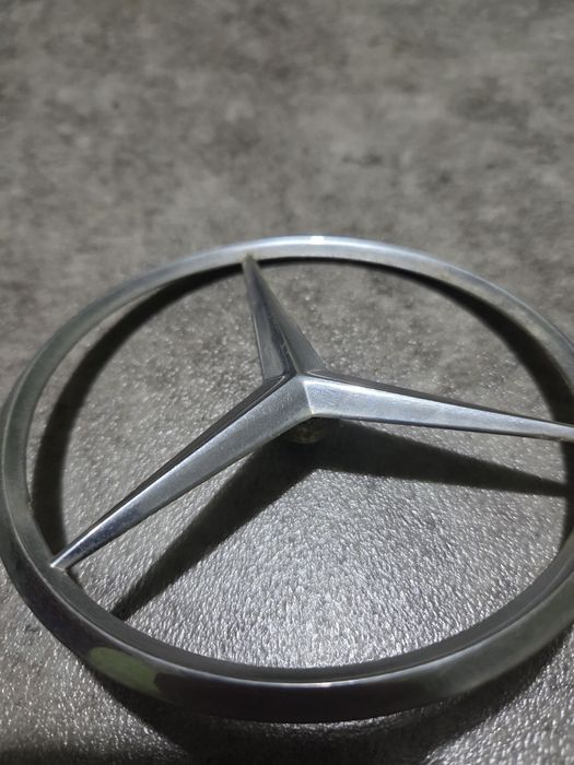 Емблема Mercedes W123
