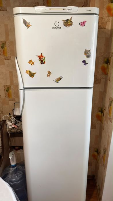 Холодильник Indesit, двухкамерный