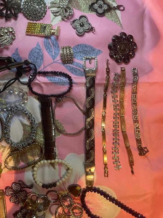 Продам браслеты кольца бусы