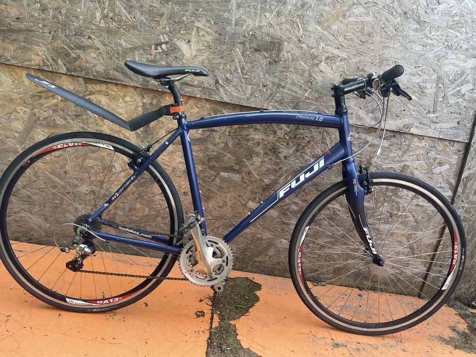Bicicleta fuji absolute 1.0 furca de carbon roti 28”  (are o indoitura la furca spate , nu este fisurat cadrul )