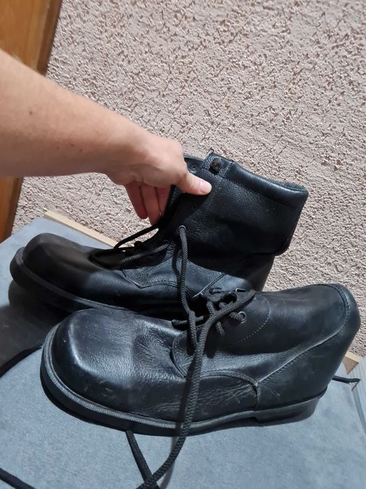 нови работни обувки