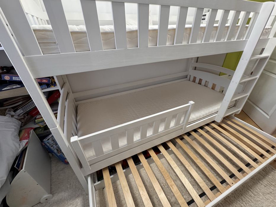 Pat supraetajat 3 persoane 90x200 cu 2 saltele incluse